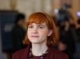 Гучно грюкнула дверима: Нардепка Безугла під оплески колег покинула 
