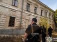 Моторошна знахідка: Поліція в Києві натрапила на смітник із людськими кістками (фото)
