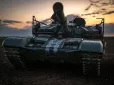 Товсте північне звірятко вже не крадеться непомітно, а посміхається і стрімким домкратом мчить росіянам назустріч, - Сазонов