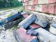Малюк грався з друзями поблизу: На Рівненщині бетонний паркан убив чотирирічного хлопчика (фото)