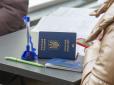 Закрутять гайки: У Латвії скоротиться фінансова підтримка українських біженців
