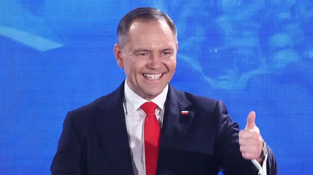 Хоче поклонів? Навроцький заявив, що Україна упродовж багатьох років не виявляє належної вдячності полякам