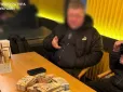 Вимагав мільйонний відкат за перемогу в тендері: У Києві затримали топчиновника з купою готівки та зв'язками в Нацполіції