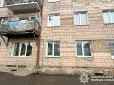 Страшна трагедія: У Рівному 84-річна жінка випала з другого поверху під час миття вікон і загинула